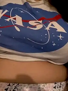 Snapshot of Zanoba-16 chatting on 12/19/25, 08:17 Zanoba-16 online show from 12/19/25, 08:17