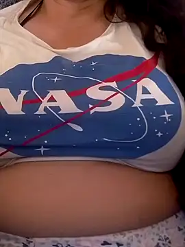 Snapshot of Zanoba-16 chatting on 12/21/25, 02:08 Zanoba-16 online show from 12/21/25, 02:08