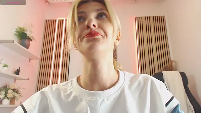 RileyLanna online show from 11/10/25, 04:39