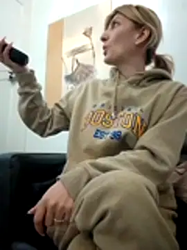 RileyLanna online show from 11/13/25, 03:43