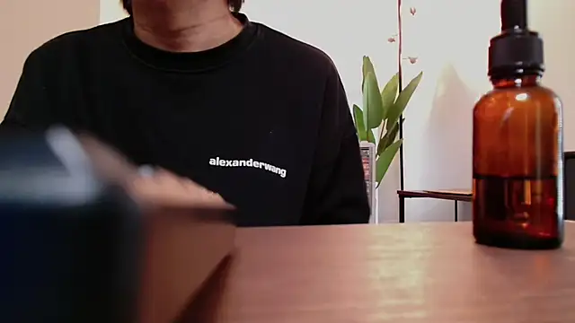 POCARI SWEAT online show from 04/04/26, 12:50