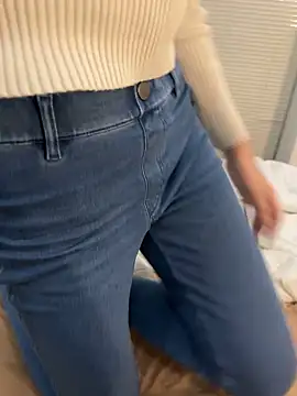 POCARI SWEAT online show from 11/14/25, 09:35