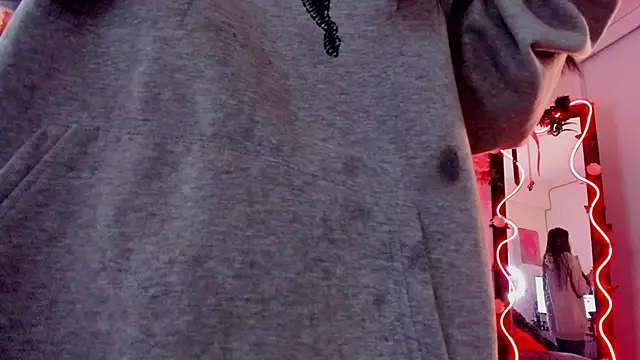 Alaia Asuka online show from 09/15/25, 12:22