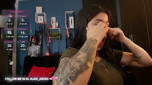 Alaia Asuka online show from 02/17/25, 12:22