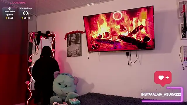 Alaia Asuka online show from 10/04/25, 12:23