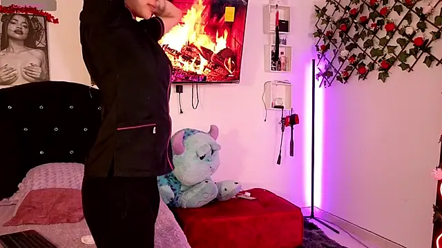 Alaia Asuka online show from 09/27/25, 12:39