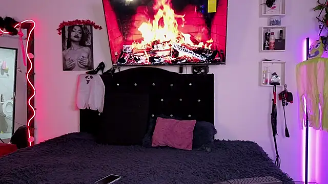 Alaia Asuka online show from 10/22/25, 12:10