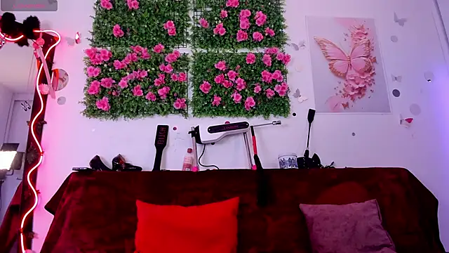 Alaia Asuka online show from 10/13/25, 09:16