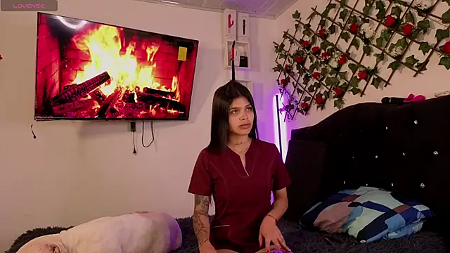 Alaia Asuka online show from 10/06/25, 12:34