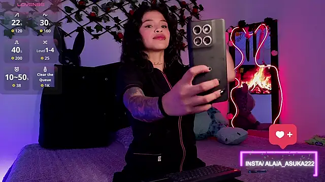 Alaia Asuka online show from 11/21/25, 12:42