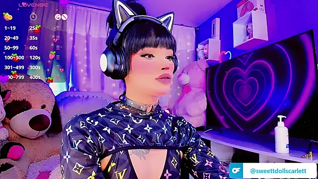 Snapshot of sweettdoll_scarlett chatting on 12/18/24, 02:42 sweettdoll scarlett online show from 12/18/24, 02:42