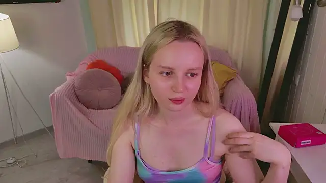 Snapshot of Beatrica_Klein chatting on 06/12/26, 02:48 Beatrica Klein online show from 06/12/26, 02:48