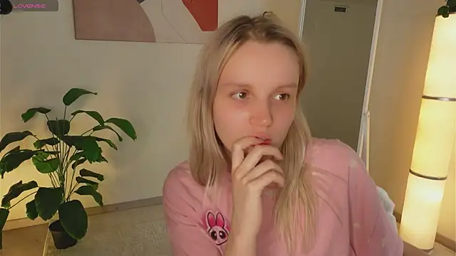 Beatrica Klein online show from 11/10/25, 04:12