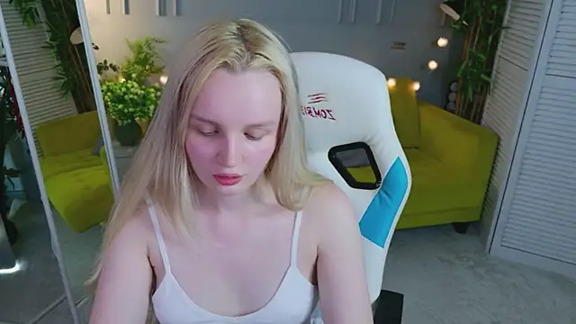Snapshot of Beatrica_Klein chatting on 07/10/26, 01:55 Beatrica Klein online show from 07/10/26, 01:55