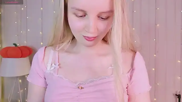Snapshot of Beatrica_Klein chatting on 06/01/26, 02:28 Beatrica Klein online show from 06/01/26, 02:28