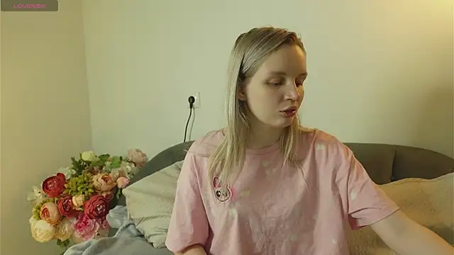 Beatrica Klein online show from 11/17/25, 04:00
