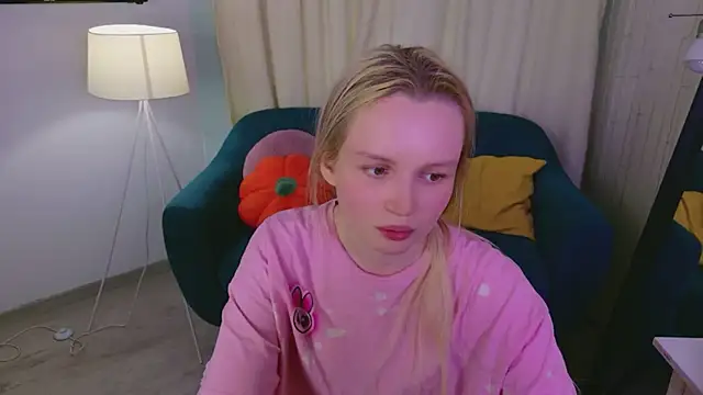 Snapshot of Beatrica_Klein chatting on 06/16/26, 03:56 Beatrica Klein online show from 06/16/26, 03:56