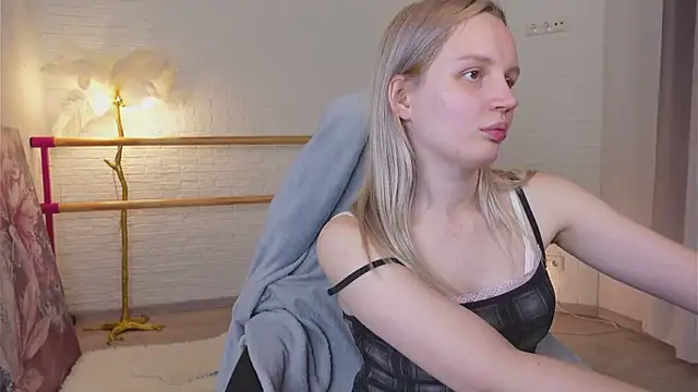 Beatrica Klein online show from 09/26/25, 03:08