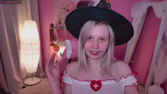 Beatrica Klein online show from 10/28/25, 03:55