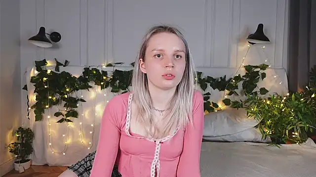 Beatrica Klein online show from 03/17/25, 03:40