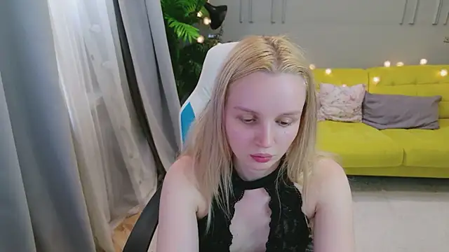 Snapshot of Beatrica_Klein chatting on 07/11/26, 01:44 Beatrica Klein online show from 07/11/26, 01:44