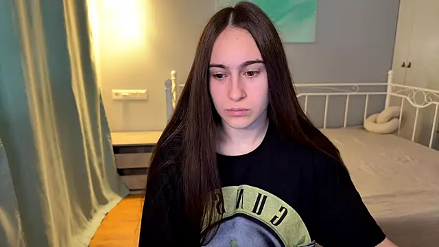Snapshot of AliceKolltt chatting on 06/25/26, 12:43 AliceKolltt online show from 06/25/26, 12:43