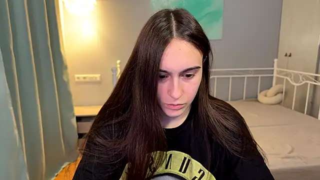 Snapshot of AliceKolltt chatting on 06/19/26, 08:47 AliceKolltt online show from 06/19/26, 08:47