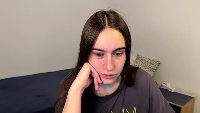 Snapshot of AliceKolltt chatting on 05/04/26, 01:42 AliceKolltt online show from 05/04/26, 01:42