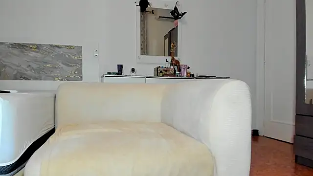 anisialuna  online show from 04/01/26, 05:09