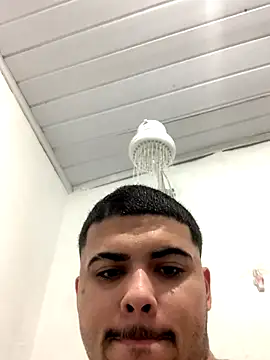 Snapshot of Casal_Safado_ chatting on 10/24/25, 04:00 Casal Safado  online show from 10/24/25, 04:00