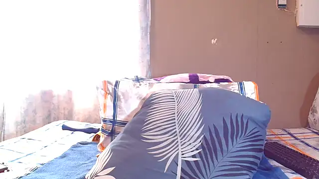 Snapshot of BERNINIBLUSHX89 chatting on 12/05/25, 12:04 BERNINIBLUSHX89 online show from 12/05/25, 12:04