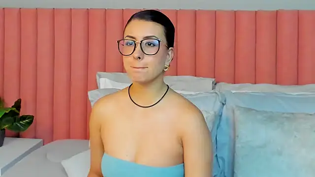 EmaSaenz online show from 04/07/26, 08:54