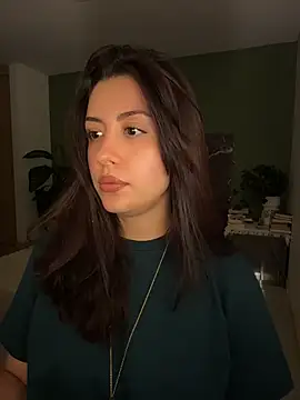 Snapshot of EmaSaenz chatting on 07/05/26, 12:04 EmaSaenz online show from 07/05/26, 12:04