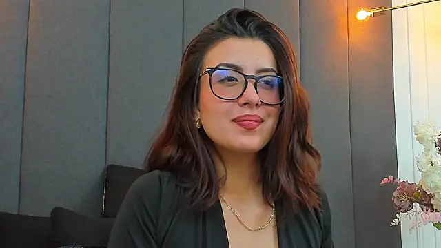 Snapshot of EmaSaenz chatting on 02/12/25, 10:15 EmaSaenz online show from 02/12/25, 10:15