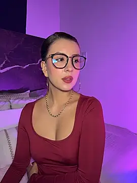 Snapshot of EmaSaenz chatting on 10/11/25, 09:16 EmaSaenz online show from 10/11/25, 09:16