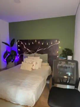 EmaSaenz online show from 04/09/26, 09:54