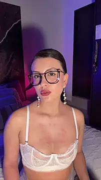 EmaSaenz online show from 12/22/25, 09:04