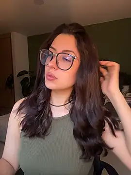 Snapshot of EmaSaenz chatting on 07/17/26, 11:13 EmaSaenz online show from 07/17/26, 11:13
