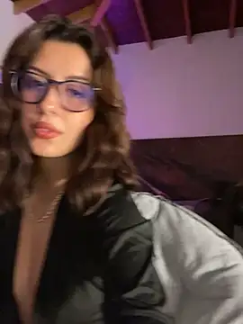 Snapshot of EmaSaenz chatting on 01/30/25, 11:34 EmaSaenz online show from 01/30/25, 11:34