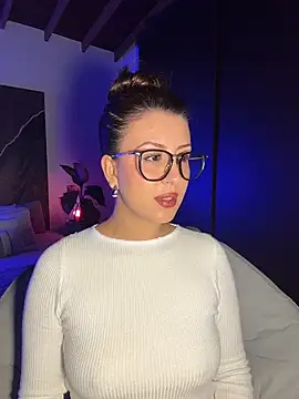 EmaSaenz online show from 10/21/25, 10:53