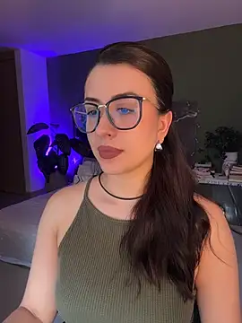 Snapshot of EmaSaenz chatting on 07/15/26, 11:01 EmaSaenz online show from 07/15/26, 11:01