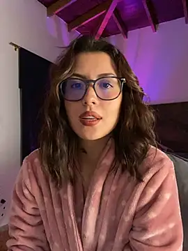 Snapshot of EmaSaenz chatting on 02/01/25, 11:48 EmaSaenz online show from 02/01/25, 11:48