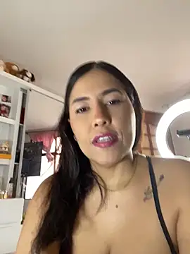 Snapshot of manuela_star chatting on 05/17/26, 01:11 manuela star online show from 05/17/26, 01:11