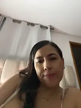 Snapshot of manuela_star chatting on 05/22/26, 01:47 manuela star online show from 05/22/26, 01:47