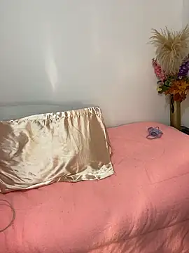 Snapshot of manuela_star chatting on 02/21/26, 01:40 manuela star online show from 02/21/26, 01:40