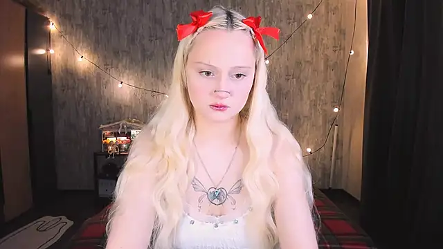 MariaMango online show from 11/22/25, 01:37