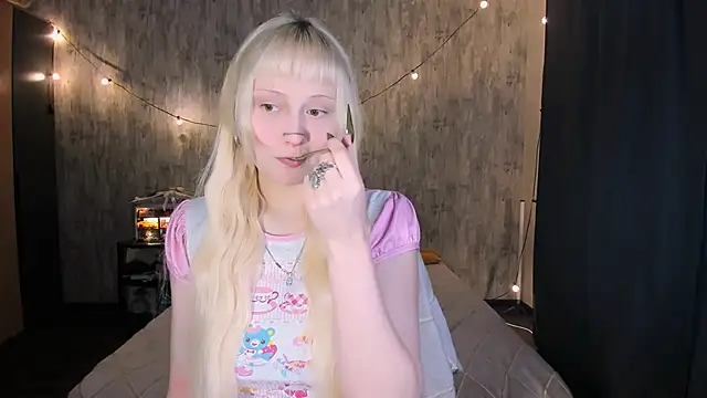 MariaMango online show from 12/15/25, 04:51