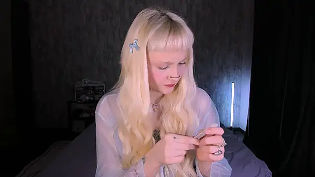 MariaMango online show from 11/14/25, 02:15