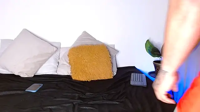 Snapshot of frank_myles chatting on 02/08/26, 08:39 frank myles online show from 02/08/26, 08:39