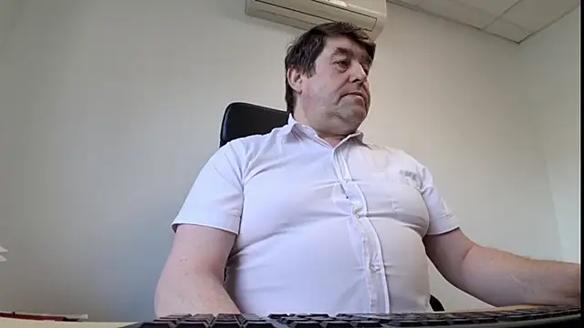 Snapshot of sympatrique chatting on 06/11/26, 06:32 sympatrique online show from 06/11/26, 06:32